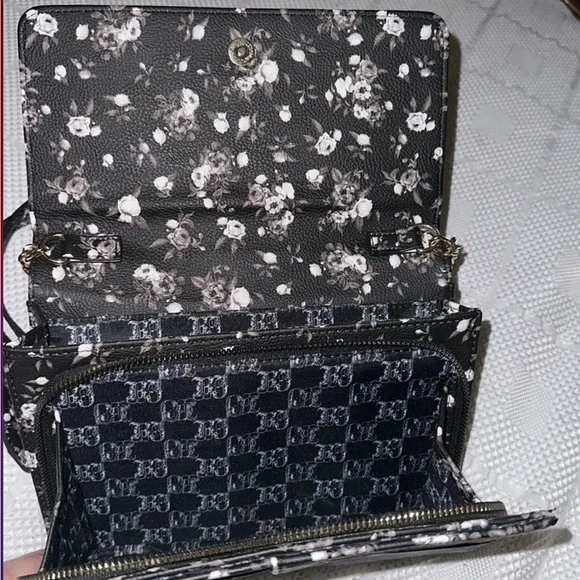 Betsy Johnson crossbody bag - Picture 3 of 5